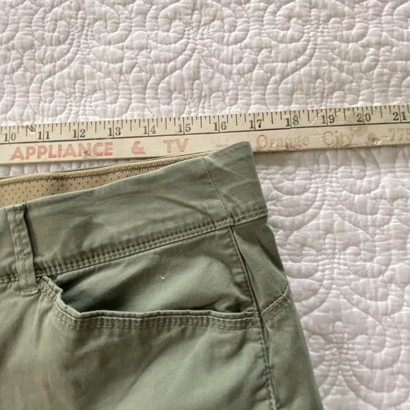Intro. Bermuda Shorts Olive Green Mid Rise Comfort Waist Size 10 - Picture 10 of 12